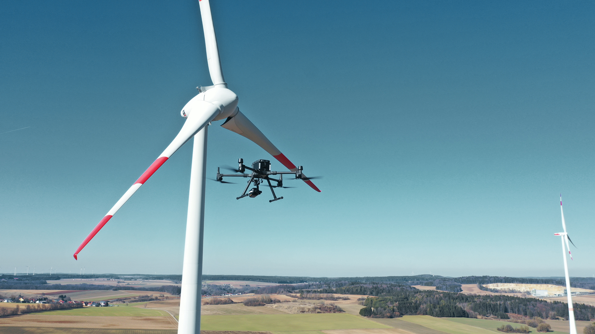 Rüzgar Türbini Muayenesi için Dronelar
