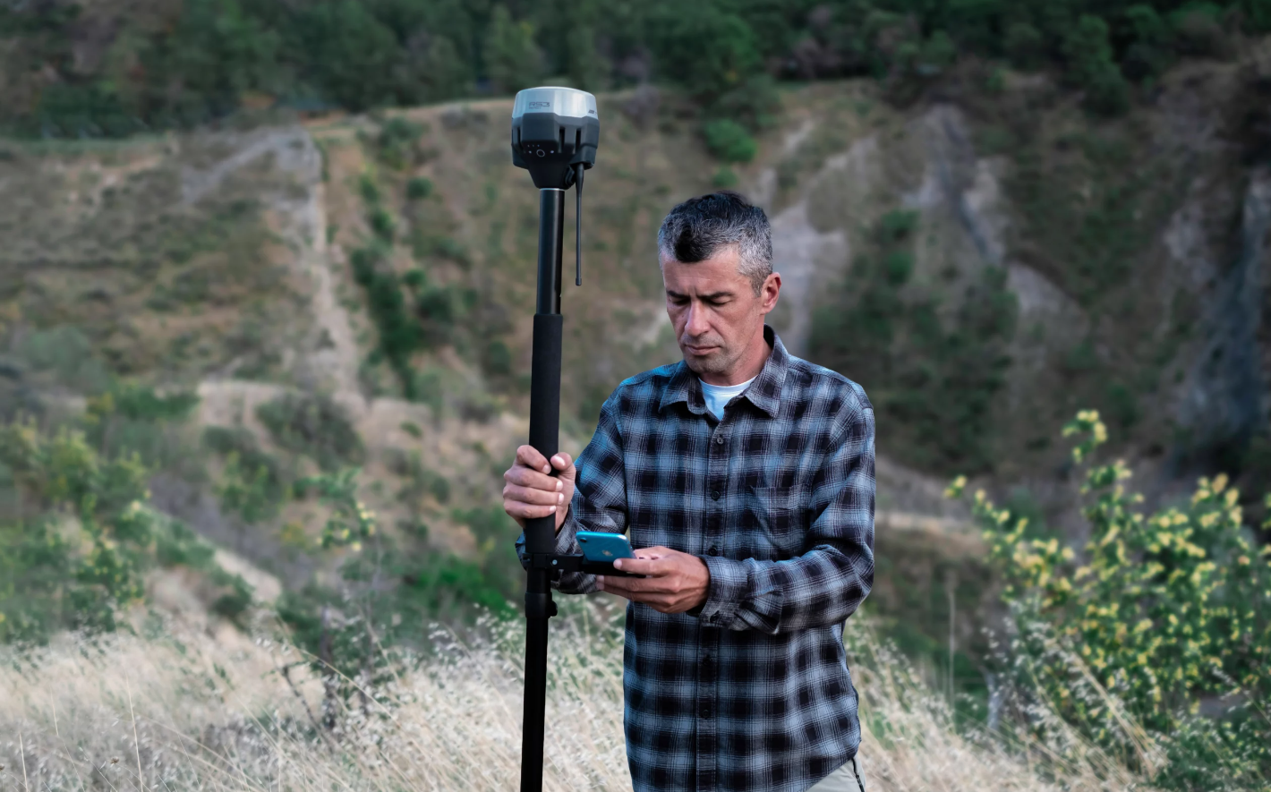 EMLİD RS3 GNSS ALICISI